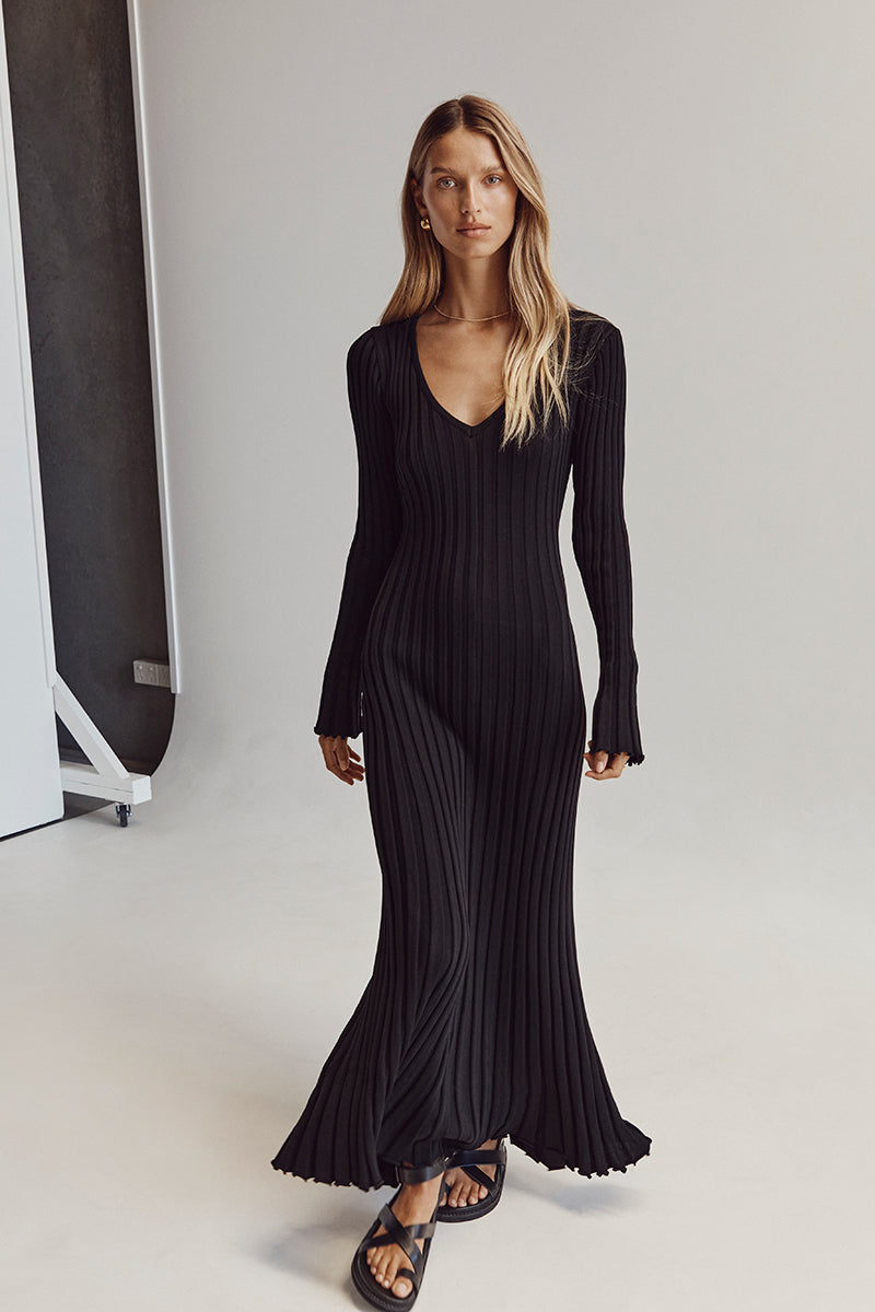 Gigi - V-Neck Sleeved Knit Midi Dress