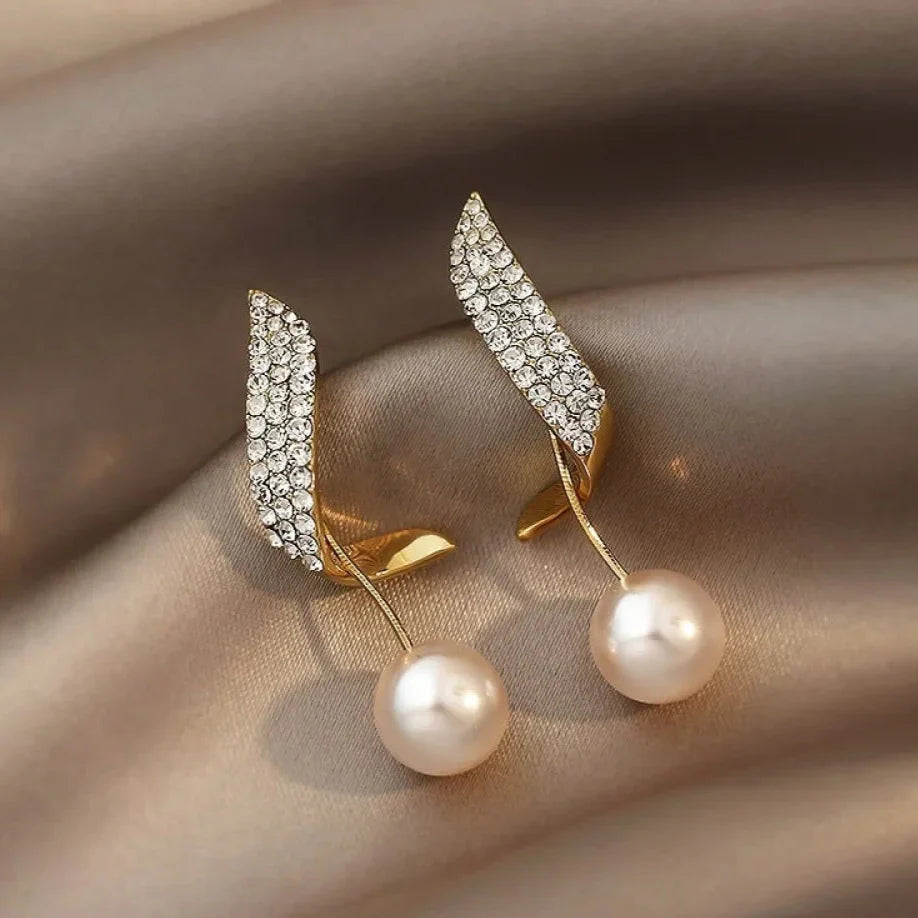 Esther - Pearl Earrings in Gold